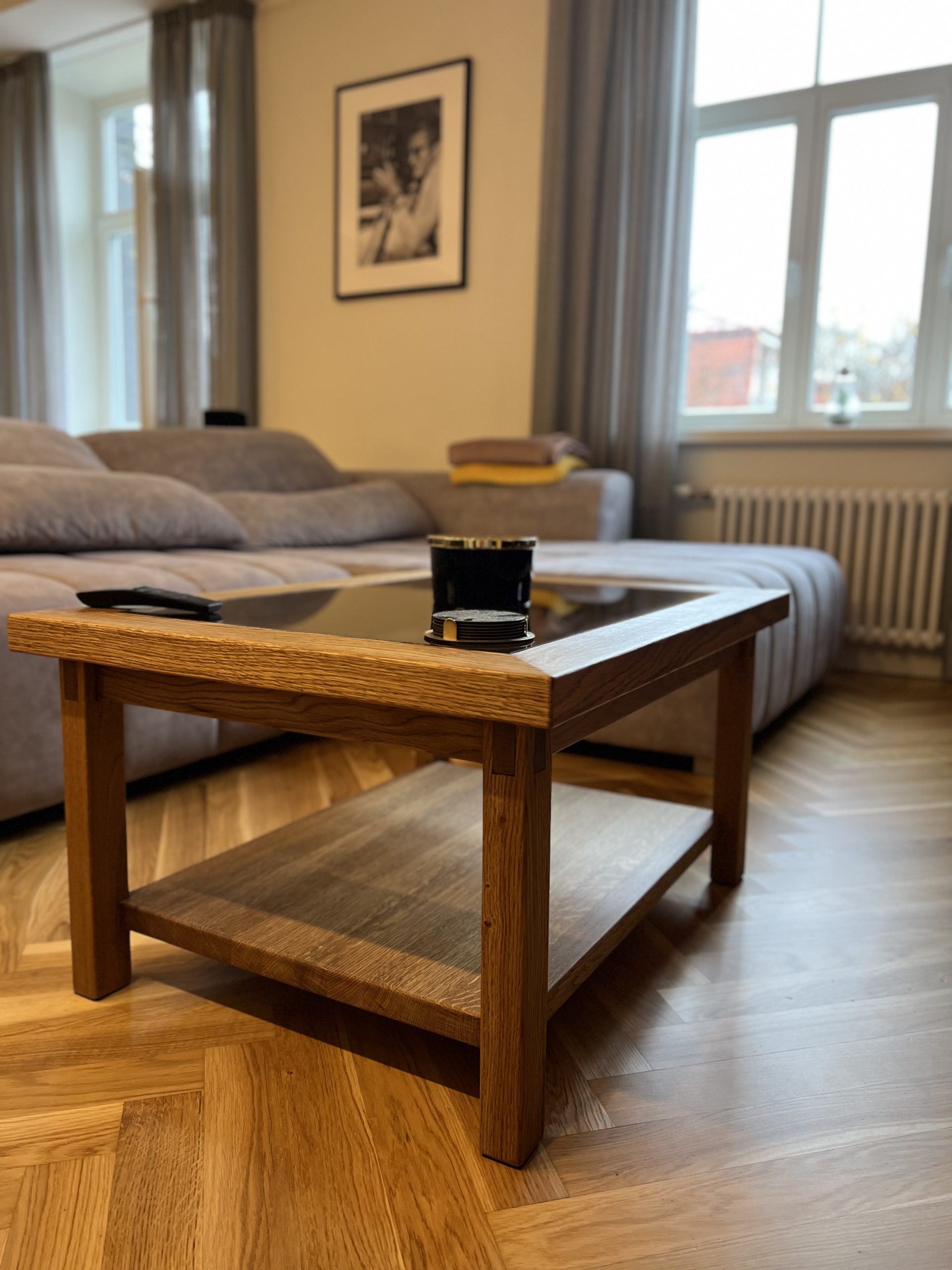 Käsitööna valmistatud täispuidust tammepuidust diivanilaud. Tugev konstruktsioon ja kvaliteetne viimistlus. Materjal: täispuit tamm Klaas: karastatud klaas Mõõdud: 800x620x420 Valmistatud Eestis. Võimalik tellida ka mõõtude järgi. Hetkel ka saadav. Hind antud mõõtmetega 690€, või eritellimusel oma mõõtmetega hind vastavalt mõõtmetele. Käsitööna valmistatud täispuidust tammepuidust diivanilaud. Tugev konstruktsioon ja kvaliteetne viimistlus. Materjal: täispuit tamm Klaas: karastatud klaas Mõõdud: 800x620x420 Valmistatud Eestis. Võimalik tellida ka mõõtude järgi. Hetkel ka saadav. Hind antud mõõtmetega 690€, või eritellimusel oma mõõtmetega hind vastavalt mõõtmetele.